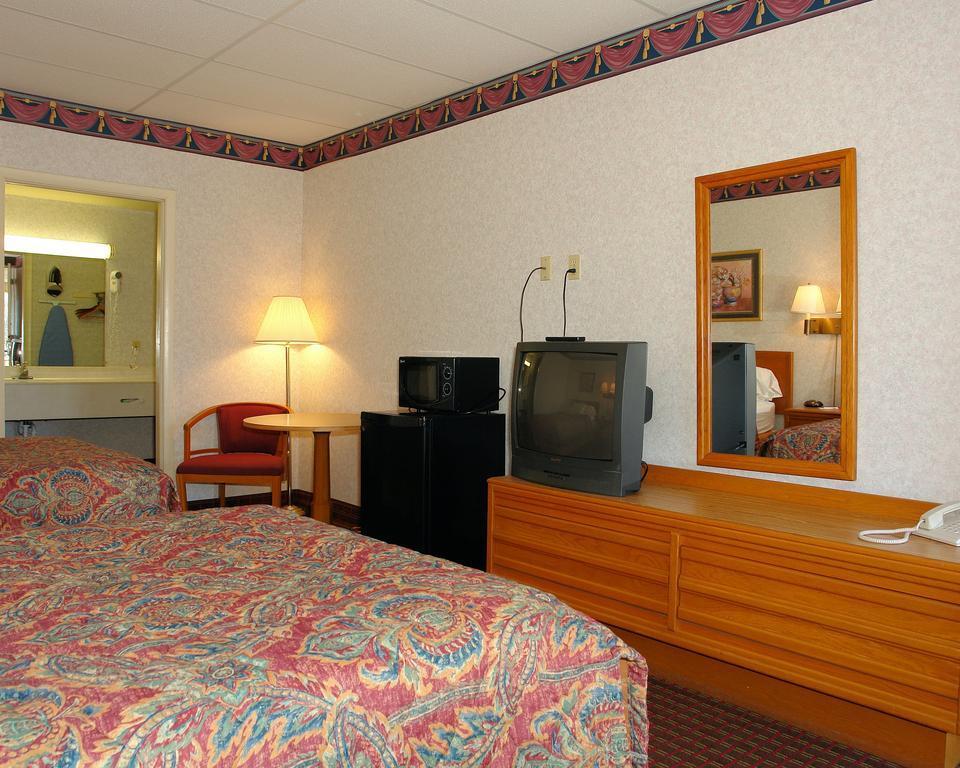 Econo Lodge Wytheville I-77 & I-81 Экстерьер фото