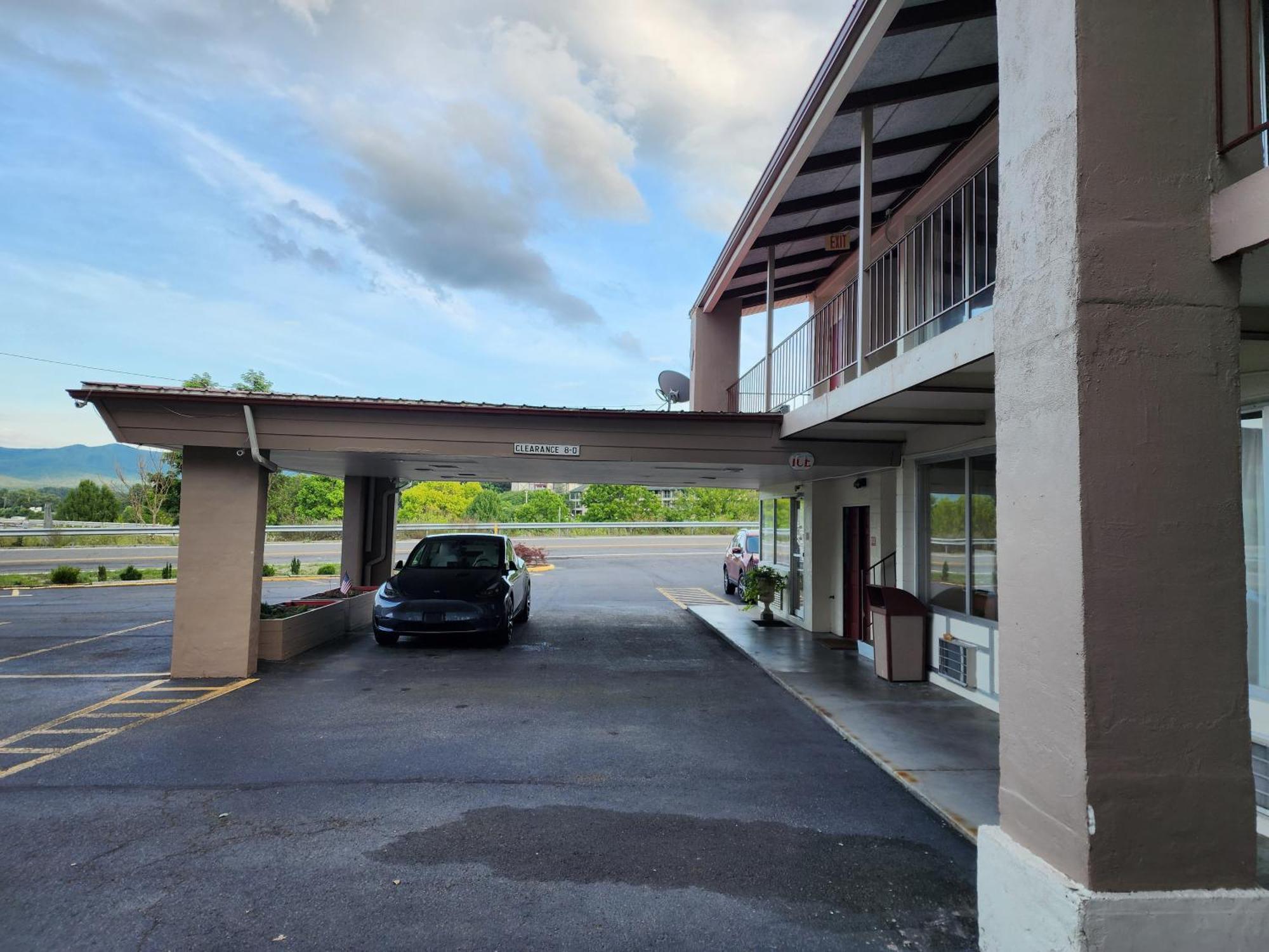 Econo Lodge Wytheville I-77 & I-81 Экстерьер фото