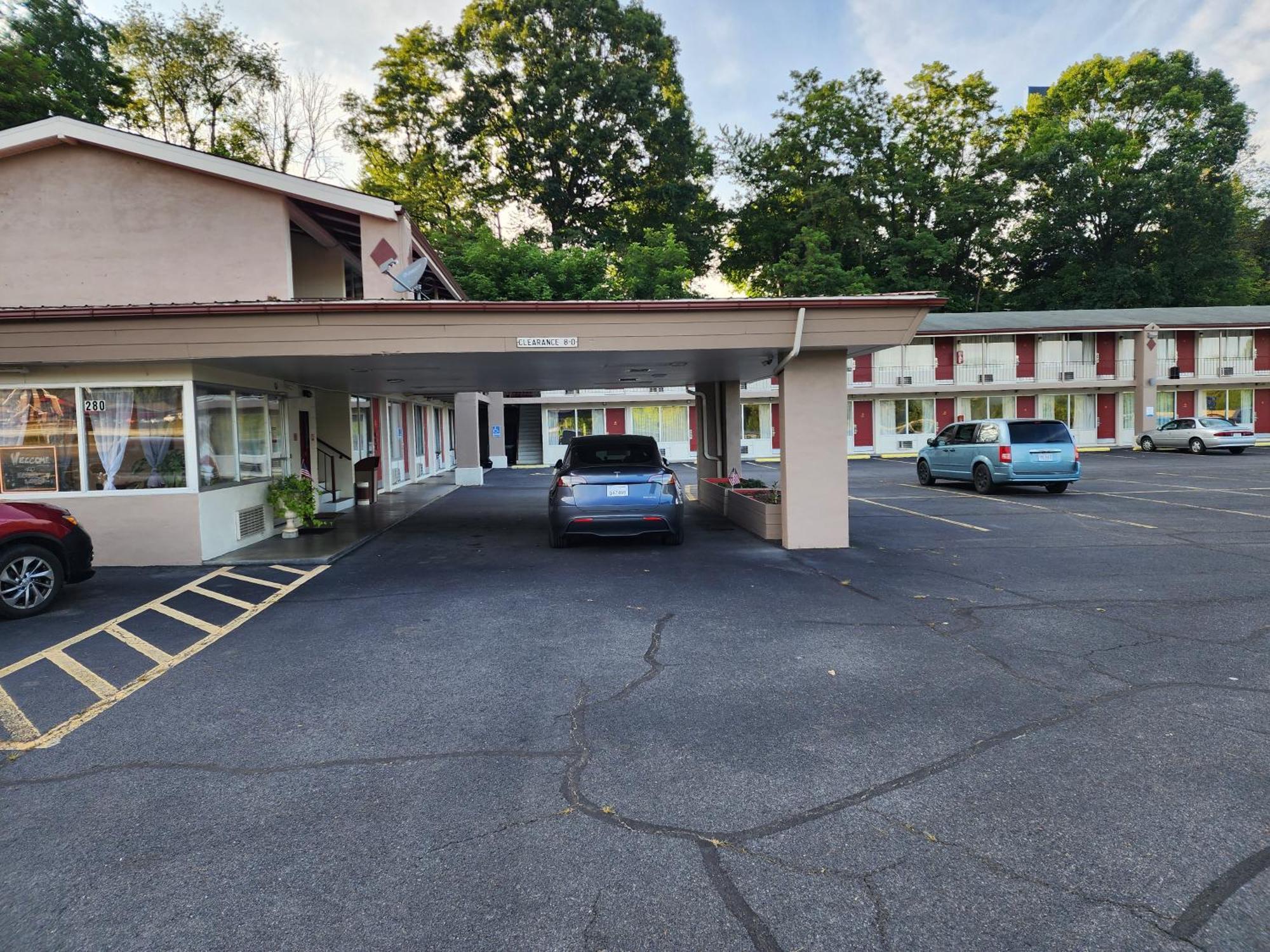 Econo Lodge Wytheville I-77 & I-81 Экстерьер фото
