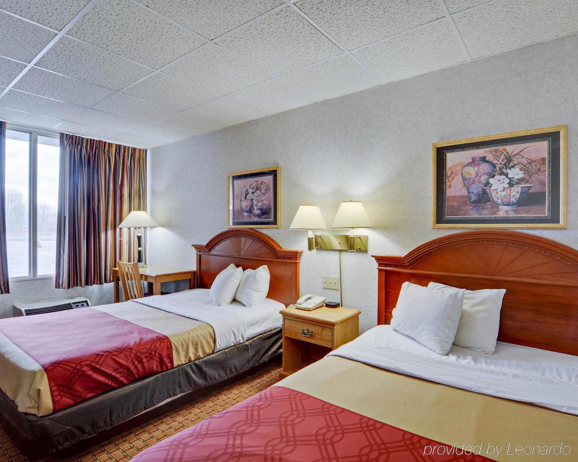 Econo Lodge Wytheville I-77 & I-81 Экстерьер фото